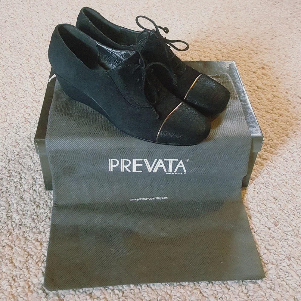 New Prevata 'Banf' black suede wedge 6B